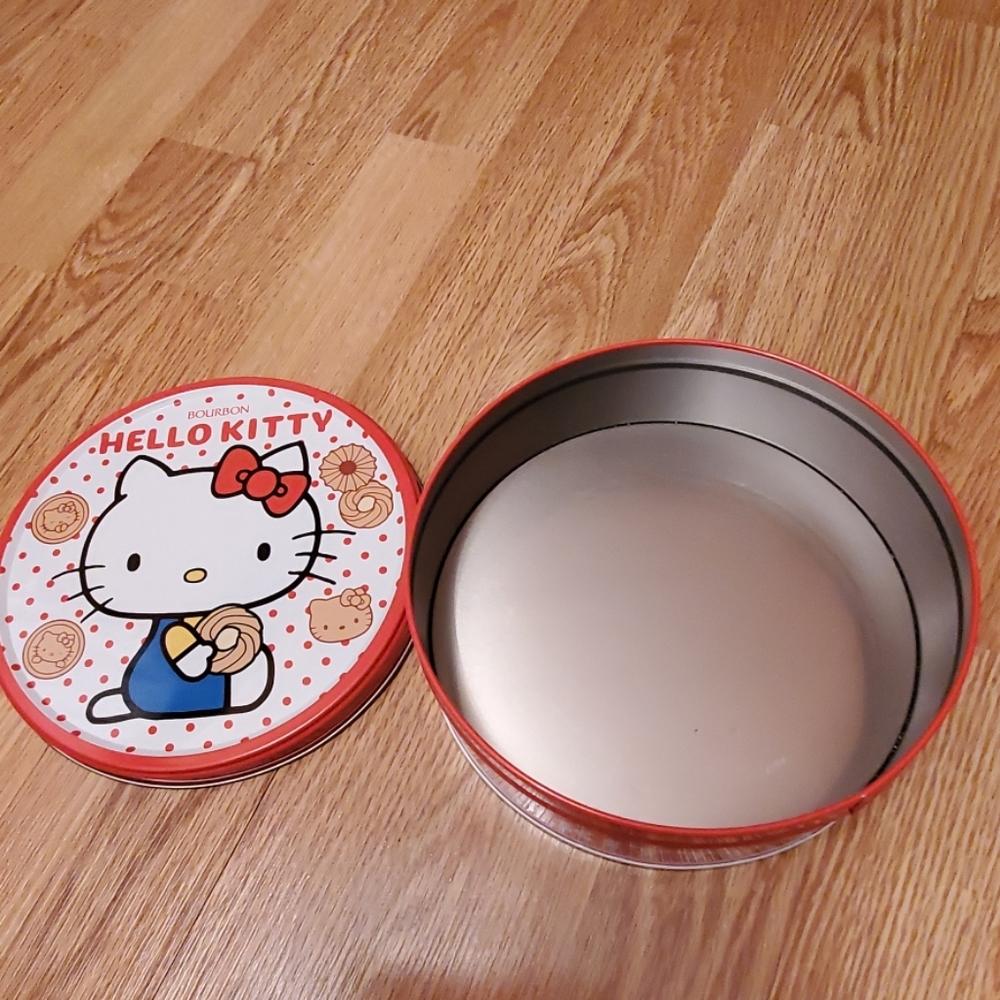 - Hello kitty tin box - Picture 2 of 4